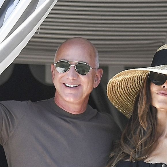 Jeff Bezos et sa femme Lauren Sanchez au lendemain de leur cérémonie de mariage à Venise en Italie le samedi 28 juin 2025.
Crédit : Backgrid UK/ Bestimage