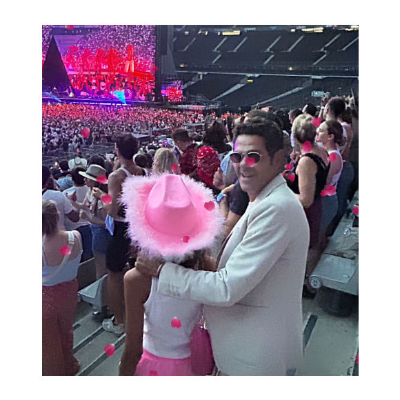 Présent avec sa fille Lila pour assister au show événement du "Cowboy Carter Tour",


Jamel Debbouze et sa fille Lila au concert de Beyoncé au stade de France à Paris.