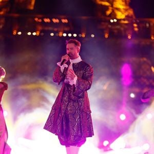 Exclusif - Emmanuel Moire dans la troupe de la comédie musicale "Le Roi Soleil" - Tournage de l'émission "La grande soirée du 31 décembre de Paris" au Musée du Quai Branly à Paris, diffusée le 31 décembre sur France 2
© Christophe Clovis / Bestimage