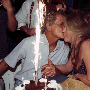 Habillé à l’effigie de Brigitte Bardot

Archives - Brigitte Bardot et Bernard d'Ormale en 1997. © Agence / Bestimage