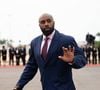 Teddy Riner, qui n'est autre que le célèbre judoka français multi-récompensé et onze fois champion du monde. 

Le judoka Teddy Riner - La délégation française et les personnalités accompagnant le président de la République Emmanuel Macron lors de sa visite d'Etat de trois jours au Maroc, le 28 octobre 2024. 
© Jeanne Accorsini / Pool / Bestimage