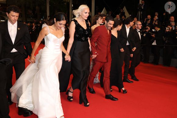 Finnegan Oldfield, Golshifteh Farahani, Julia Ducournau,  Tahar Rahim - Montée des marches du film « Alpha » lors du 78ème Festival International du Film de Cannes, au Palais des Festivals à Cannes. Le 19 mai 2025
© Jacovides-Moreau / Bestimage