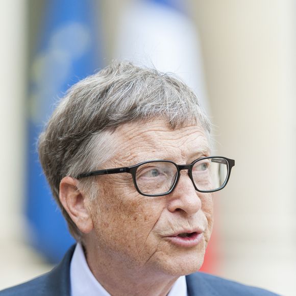 Cinquante ans plus tard, le milliardaire continue de fonctionner sur le même mode : planification minutieuse, emploi du temps millimétré et une énergie que rien ne semble épuiser. 

Le président de la république française, François Hollande, reçoit Bill Gates au palais de l'Elysée, Paris, le 27 juin 2016.
© Pierre Perusseau/Bestimage