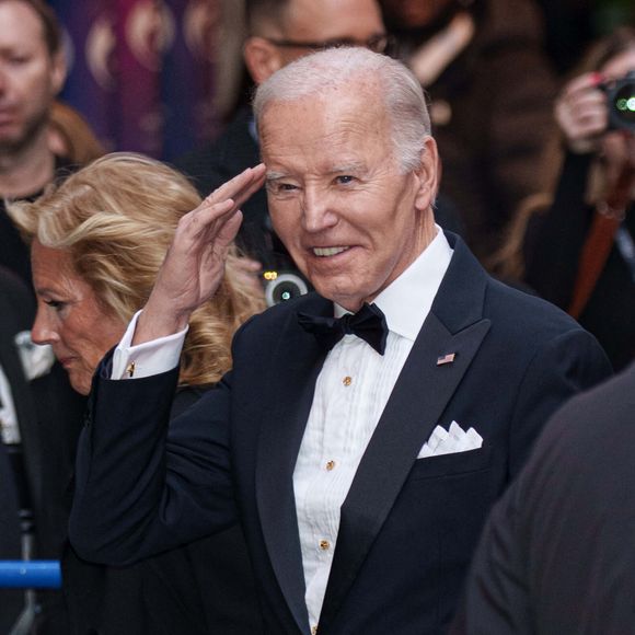 Joe Biden arrive à la première de la pièce "Othello" au theâtre Barrymore à New York, le 23 mars 2025 @Backgrid USA / Bestimage