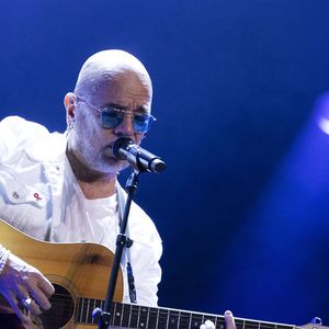 Il ajoute : " Ça n'a jamais été mon objectif premier de faire de l’argent, tout ce que je voulais c’était m’amuser."

Pascal Obispo au concert du gala des 20 ans de la fondation Recherche Alzheimer "2 générations chantent pour la 3ème" à l'Olympia à Paris le 18 mars 2024.

© Cyril Moreau / Bestimage