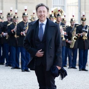 Stephane Bern se rend au palais présidentiel de l'Elysée pour assister à un dîner d'Etat en l'honneur du couple royal du Danemark, à Paris, France, le 31 mars 2025. Photo by David NIVIERE/ABACAPRESS.COM