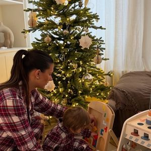 "C'est vrai que le jour où j'ai appris que j'étais enceinte, ça été un gros choc pour moi parce que ce n'était pas prévu", a t-elle expliqué à nos confrères.

Camille Cerf et son petit Malo immortalisés sur Instagram (Capture d'écran)