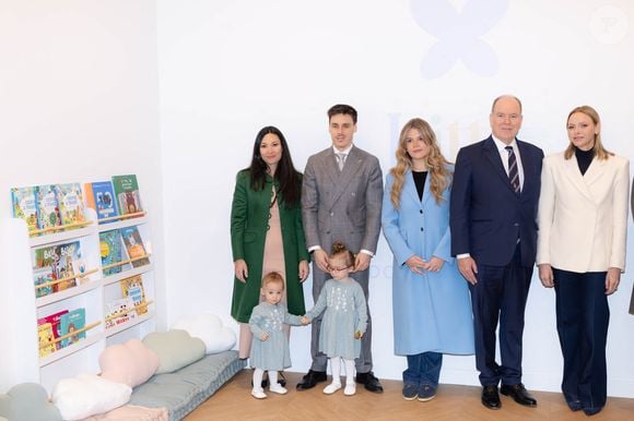 Un projet qui lui tient à coeur car l'épouse de Louis Ducruet est maman de deux enfants, Victoire et Constance.

Le Prince Albert II et la Princesse Charlène de Monaco, Camille Gottlieb et Louis Ducruet avec ses filles Victoire et Constance, assistent à l'inauguration des 'Petites Merveilles' créées par Marie Ducruet et Élise Rouillard. Little Wonders".

© Olivier Huitel/Pool Monaco/Bestimage