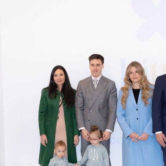 Un projet qui lui tient à coeur car l'épouse de Louis Ducruet est maman de deux enfants, Victoire et Constance.

Le Prince Albert II et la Princesse Charlène de Monaco, Camille Gottlieb et Louis Ducruet avec ses filles Victoire et Constance, assistent à l'inauguration des 'Petites Merveilles' créées par Marie Ducruet et Élise Rouillard. Little Wonders".

© Olivier Huitel/Pool Monaco/Bestimage