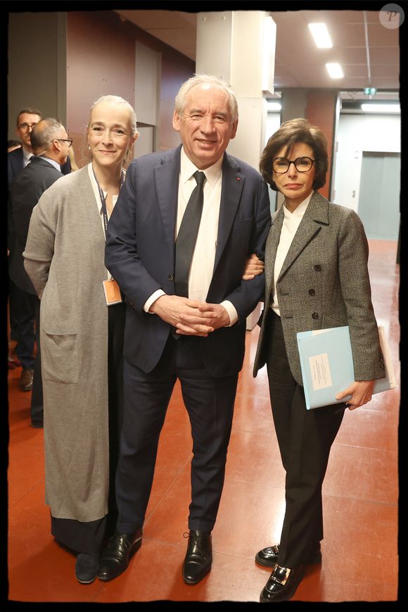 Exclusif - François Bayrou, premier ministre, Rachida Dati, ministre de la Culture, Delphine Ernotte, présidente de France Télévisions lors du Comité interministériel du handicap dans les locaux de France Télévisions à Paris le 6 mars 2025.

© Alain Guizard / Bestimage
