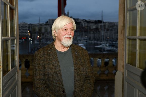 Et le militant de 74 ans de conclure : "Avec son frère, ils feront ce qu'ils ont envie de faire et je serai fier d'eux. Moi, en tout cas, avoir des jeunes enfants qui vont vivre dans le monde de demain me donne l'inspiration et l'énergie pour agir". 

Benoît Payan, maire de Marseille reçoit Paul Watson à l'Hôtel de Ville de Marseille, France, le 20 janvier 2025. © William Cannarella/Psnewz/Bestimage