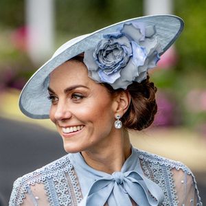 Le protocole royal voudrait notamment que le port du chapeau soit de 6h à 18h précises

La duchesse de Cambridge lors de la première journée du Royal Ascot à l'hippodrome d'Ascot. 18 juin 2019. Photo by Robin Utrecht/ABACAPRESS.COM