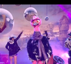 Elle a été présentée lors du lancement de la nouvelle saison le 2 mai 2025
L'Autruche démasquée dans "Mask Singer 2025" par Chantal Ladesou et Laurent Ruquier. Il s'agit de Jeanfi Janssens. Emission du 2 mai 2025.