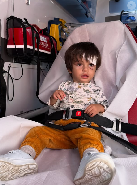 "Aujourd'hui pour la seconde journée consécutive, mon fils est tombé, cette fois-ci un peu plus gravement. Déjà je voulais remercier les assistants maternelles pour le réflexe professionnel qu’ils ont eu. Les pompiers sont arrivés et Ezio est parti aux urgences avec eux seul comme un grand dans le camion et moi qui suivait derrière en voiture."

Ezio, le fils de Mathieu, victime d'une grave chute.