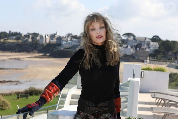 October 3, 2024, Dinard, Bretagne, France: ARIELLE DOMBASLE poses during the Emeria photocall during the 2024 Dinard British & Irish Film Festival in Dinard, France. © Mickael Chavet/ZUMA Press Wire/Bestimage