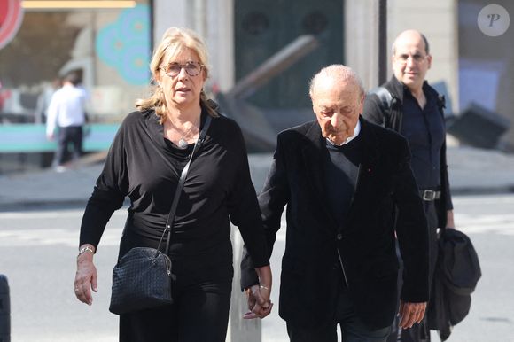 Jacques Séguéla et sa femme Marie - Arrivées aux obsèques de Philippe Labro en l'église de Saint-Germain-des-Prés à Paris le 13 juin 2025. © Dominique Jacovides - Christophe Clovis / Bestimage