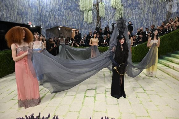 Madonna, elle, a opté pour une esthétique gothique et théâtrale.
Madonna au Met Gala 2026 célébrant l'ouverture de l'exposition "Costume Art" qui s'est tenue le 4 mai 2026 au Metropolitan Museum of Art à New York City. STARMAX / BESTIMAGE