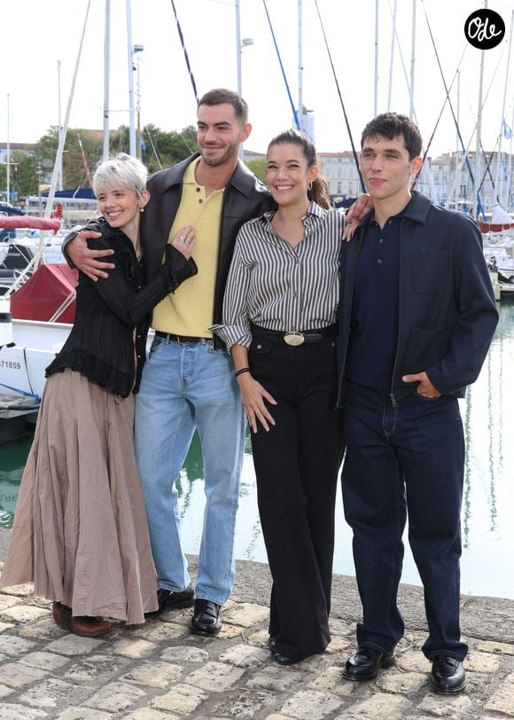 Louisiane Gouverneur, Marvin Dubart, Mélanie Doutey, Théo Augier au photocall du film "On aboie en silence" sur le port de La Rochelle lors du festival de la Fiction le 17 septembre 2026. © Denis Guignebourg / Bestimage