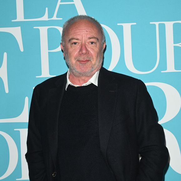 "Je ne sais plus si c'est à Rouen ou à Paris mais je viens de naître, il (Olivier Baroux, ndlr) n'avait pas trop de potes sous le coude et il venait de rencontrer Kad. Il l'a appelé genre : 'J'ai le baptême de ma fille demain, est-ce que tu veux bien être le parrain ?'", poursuit-elle. 

Olivier Baroux - Avant-première du film "La Vie pour de vrai" au cinéma Pathé Wepler à Paris le 18 avril 2023. © Coadic Guirec/Bestimage