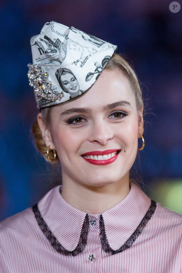 Il ne s'agit pas de sa première expérience d'actrice car, après la Star Academy, elle a tenu auparavant le rôle principal de Dreams : 1 rêve, 2 vies, une série musicale d'une seule saison qui a été diffusée sur NRJ12 en 2014. Elle est aussi apparue dans les séries Munch, Je te promets, Camping Paradis, ou encore La Stagiaire. 

Exclusif - Alice Raucoules lors de l'enregistrement de l'émission "Toute la musique qu'on aime" à Disneyland Paris, qui sera diffusée sur TF1 le 31 décembre. Le 12 décembre 2016
© Cyril Moreau / Bestimage