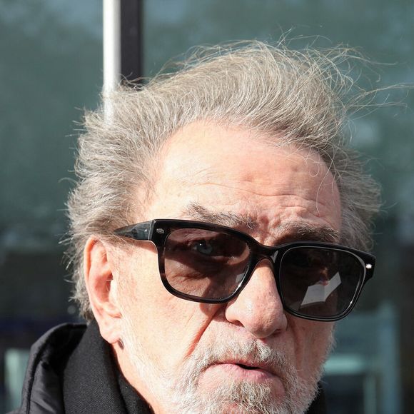 Eddy Mitchell quitte les studios de Radio France à Paris le 7 novembre 2022

© Jonathan Rebboah / Panoramic / Bestimage