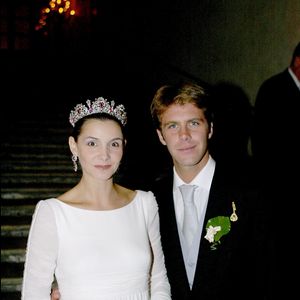 Le créateur avait donc dû s'adapter à la silhouette de la princesse que personne ne devait soupçonner

Mariage du prince Emmanuel-Philibert de Savoie et de Clotilde Courau à la basilique Sainte-Marie-des-Anges à Rome le 25 septembre 2003 © AGENCE / BESTIMAGE