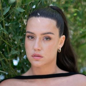 Adèle Exarchopoulos a su garder la tête sur les épaules malgré sa notoriété.

Adèle Exarchopoulos pose pour des photos lors du 77e Festival international du film de Cannes à Cannes, France. Photo par Aurore Marechal/ABACAPRESS.COM