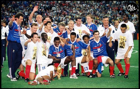 Archives - Laurent Blanc, Stéphane Guivarch, Alain Boghossian, Frank Leboeuf, Lilian Thuram, Bixente Lizarazu, Christian Karembeu, Marcel Desailly, Didier Deschamps, Thierry Henry, Zinedine Zidane, Bernard Diomède, Emmanuel Petit, Robert Pirès, Henri Émile, Youri Djorkaeff, Patrick Vieira - l'Équipe de France vainqueur de la Coupe du Monde de football en 1998. 

© Bestimage