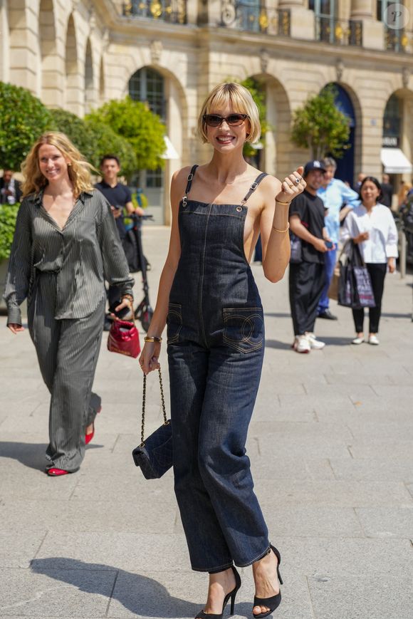 Angèle - Personnalités à l'hôtel Ritz à Paris en marge des défilés de mode Haute Couture automne/hiver 2024/2025 le 25 juin 2024.