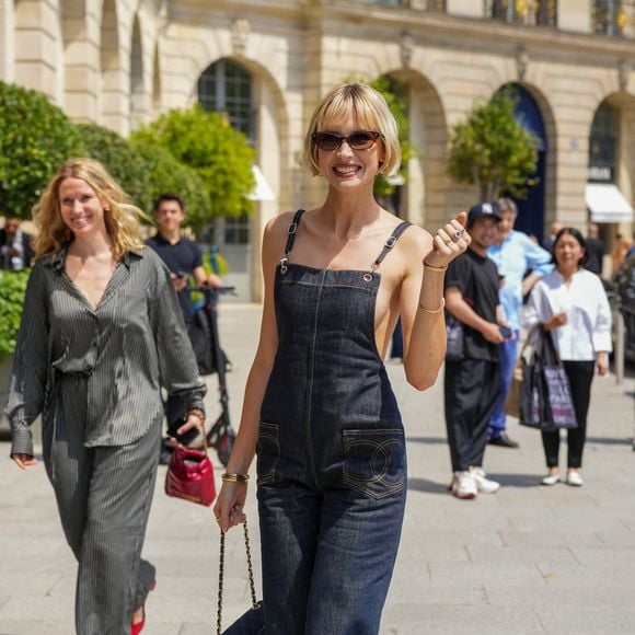 Angèle - Personnalités à l'hôtel Ritz à Paris en marge des défilés de mode Haute Couture automne/hiver 2024/2025 le 25 juin 2024.