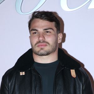 Antoine Dupont raconte sa “dernière cuite”

Antoine Dupont - Photocall du Défilé de Mode Louis Vuitton Homme, Mode Masculine prêt-à-porter Automne/Hiver dans le cadre de la Fashion Week de Paris, France. 

© Bertrand Rindoff / Bestimage