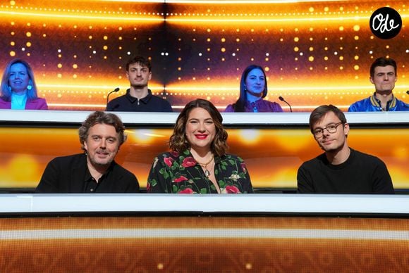 Les trois personnalités accompagnent les candidats et participent à l'ambiance du plateau.

Alex Vizorek, Charlotte Gaccio, Émilien (Les 12 Coups de midi) lors de l'enregistrement de l'émission "100% Logique", présentée par Cyril Féraud et diffusée le 24 octobre sur France 2, à Paris, France, le 23 février 2026. © Anne-Sophie Guebey/Bestimage