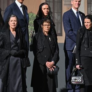 La famille princière de Monaco a accueilli le Pape

La princesse Caroline de Hanovre, la princesse Stéphanie de Monaco, Charlotte Casiraghi, Pierre Casiraghi - Cérémonie de bienvenue pour le Pape Léon XIV au Palais Princier de Monaco suivie de la visite de courtoisie - Visite historique du pape Léon XIV à Monaco © Bruno Bebert - Dominique Jacovides / Bestimage