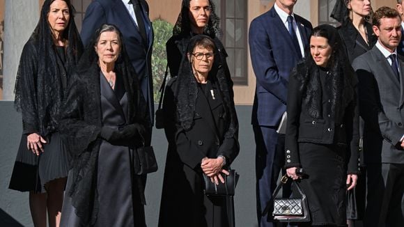 Visite du pape Léon XIV : pourquoi Caroline et Stéphanie de Monaco étaient en noir avec Charlotte Casiraghi ?