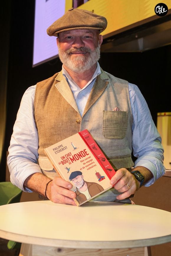Le chef Philippe Etchebest au 20ème Festival du Livre gourmand au Théâtre de Périgueux, le 15 novembre 2025. ©Jean-Marc LHOMER/Bestimage. # | 00732629