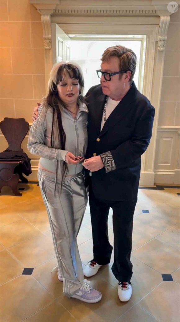 Capture d'écran d'Elton John et Lola Young, dernière publication sur les médias sociaux, 22 septembre 2025.

Photo : Photo Press Service / BESTIMAGE