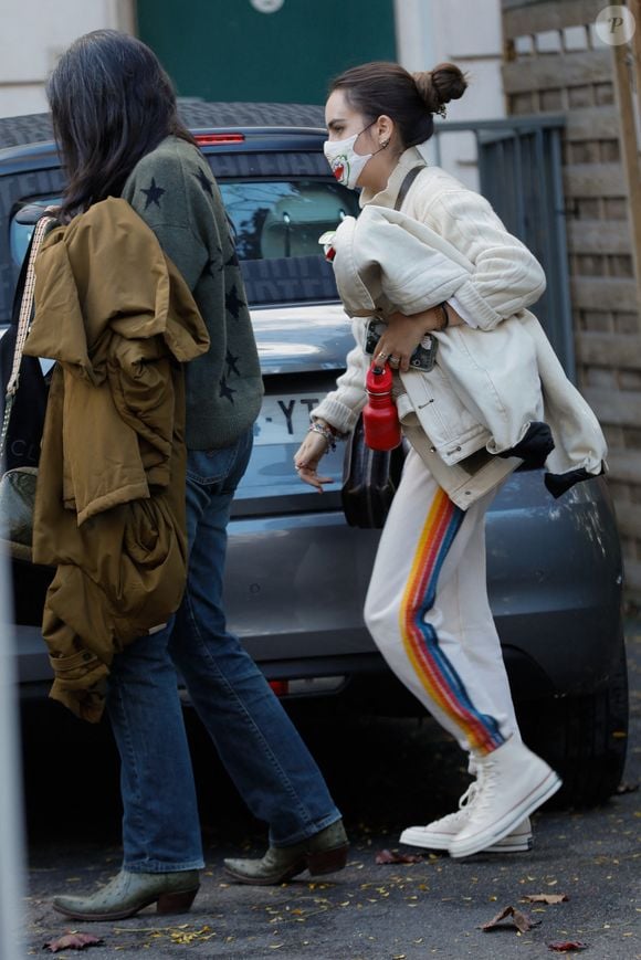 Exclusif - Aël Pagny (fille de Florent Pagny) et sa mère Azucena Caamaño (Caamano) - Arrivées de l'émission "Vivement Dimanche" qui sera diffusée le 21 novembre 2021 au studio Gabriel à Paris, France, le 03 novembre 2021. 
© Christophe Clovis / Bestimage