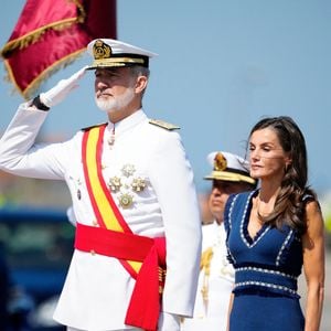 Le roi Felipe VI d’Espagne et la reine Letizia d’Espagne - Le roi Felipe VI d’Espagne remet à la princesse des Asturies, la princesse Leonor, la Grand-Croix du Mérite Naval avec Distinctif Blanc, à Marín, le 16 juillet 2025 @LALO YASKY / BESTIMAGE