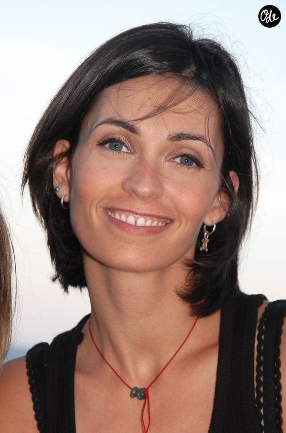"Le 5 décembre prochain à Paris, on vous propose plus qu'une rencontre, une journée avec vous, une journée entière pour vous reconnecter à la joie à travers nos compétences.", expliquent-elles.

Archives - Adeline Blondieau (Sous le Soleil) à Monaco en 2005 Agence / Bestimage