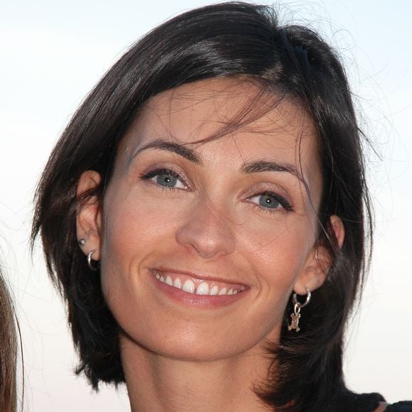 "Le 5 décembre prochain à Paris, on vous propose plus qu'une rencontre, une journée avec vous, une journée entière pour vous reconnecter à la joie à travers nos compétences.", expliquent-elles.

Archives - Adeline Blondieau (Sous le Soleil) à Monaco en 2005 Agence / Bestimage