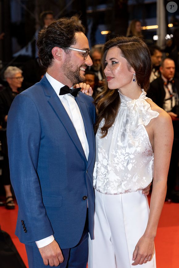 Thomas Hollande, sa femme Emilie Broussouloux - Montée des marches du film "R.M.N." lors du 75ème Festival International du Film de Cannes, le 21 mai 2022.
© Cyril Moreau / Bestimage