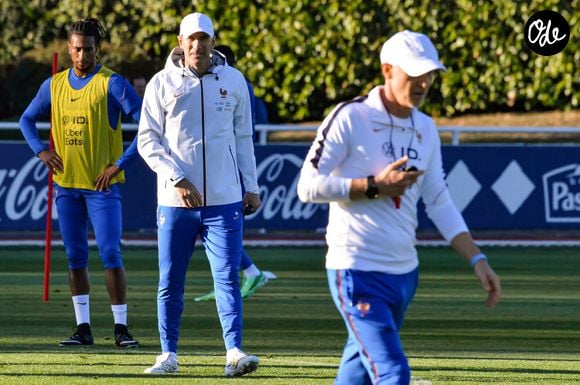 Zinédine Zidane - Entraînement de l'équipe de France en préparation de la Ligue des nations de l'UEFA 2026 au Centre national de Clairefontaine le 22 septembre 2026. © Baptiste Autissier/PSnewZ/Bestimage