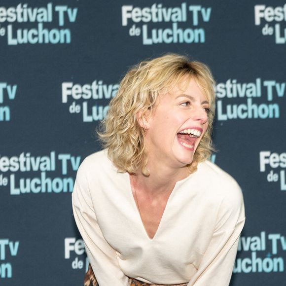 L'actrice française Sara Mortensen de la fiction télévisée "Astrid et Raphaëlle" pose lors d'un photocall au Festival TV de Luchon à Bagnere de Luchon, dans le sud-ouest de la France, le 11 février 2022. Photo de Daniel Derajinski / ABACAPRESS.COM