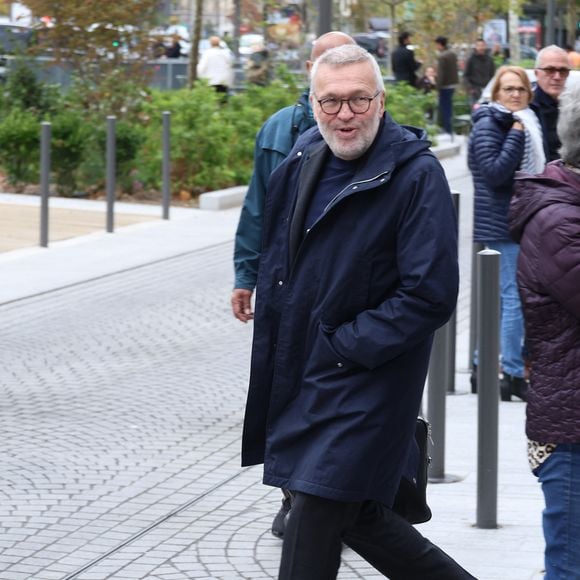 Exclusif - Laurent Ruquier à la sortie des studios de RTL à Neuilly-sur-Seine, le 16 octobre 2025. 
© Agence / Bestimage
