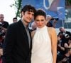 Sous les flashs des photographes, Louis Garrel et Jasmine Trinca se sont enlacés, souriants et radieux.

Louis Garrel et Jasmine Trinca sur le tapis rouge de la 83ème édition de la Mostra de Venise, samedi 5 septembre 2026.

© SGP/Bestimage