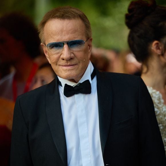 L'acteur de 67 ans explique : "Je m'amuse en tant qu'acteur, ou en faisant du business. Depuis des années, j'investis dans des start-up. Je commence aussi la construction d'un hôtel à Beaune et je vais transformer une ancienne prison, à Béziers, en hôtel. J'adore les hôtels".

Christophe Lambert - Arrivées au Lido pour le 81ème Festival International du Film de Venise, la Mostra. Le 1er septembre 2024 Action Press / Bestimage