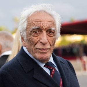 Gérard Darmon - La délégation française et les personnalités accompagnant le président de la République Emmanuel Macron lors de sa visite d'Etat de trois jours au Maroc, le 28 octobre 2024. © Jeanne Accorsini / Pool / Bestimage