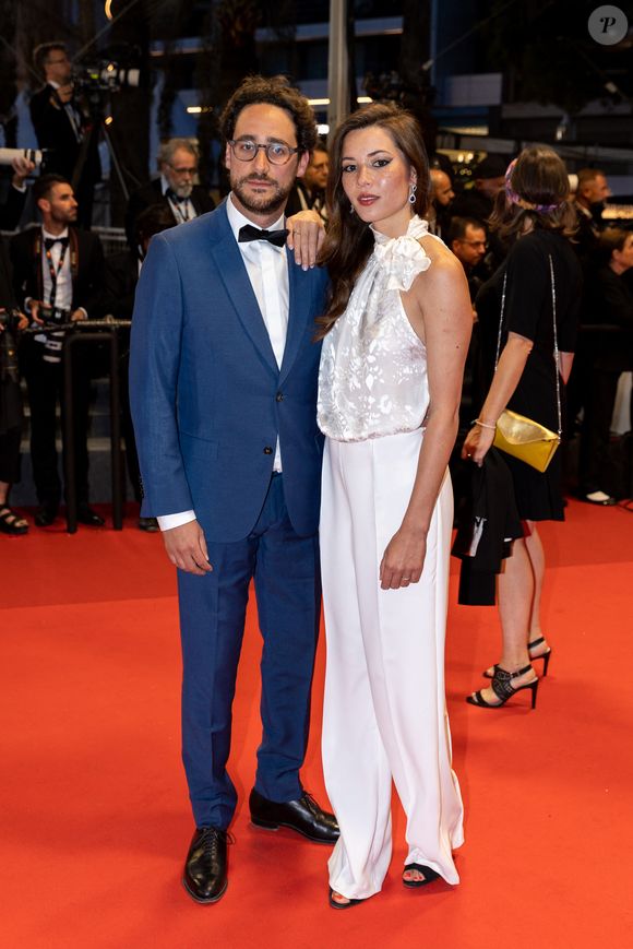 Thomas Hollande, sa femme Emilie Broussouloux - Montée des marches du film "R.M.N." lors du 75ème Festival International du Film de Cannes, le 21 mai 2022.
© Cyril Moreau / Bestimage