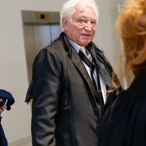 Exclusif - L'animateur de radio et de télévision Laurent Boyer et son avocate Marie-Alix Canu-Bernard arrivent au tribunal judiciaire de Paris, France, le 11 mai 2026 pour son procès pour violences conjugales et harcèlement. Laurent Boyer fait face à des accusations déposées par une ancienne compagne de violences conjugales habituelles, de harcèlement et d'enregistrement non consenti d'images intimes. © Julien Sarkissian/Bestimage