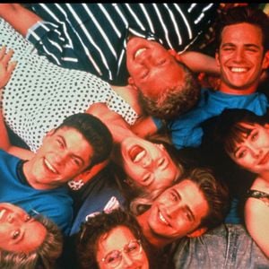 Archive : Les acteurs de la série Beverly Hills lors d'un shooting promo Tori Spelling, Jason Priestley, Ian Zeiring, Luke Perry, Shannen Doherty © Alpha Agency Bestimage